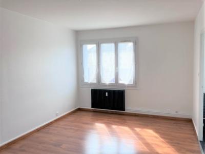 For rent Bourges 1 room 26 m2 Cher (18000) photo 0