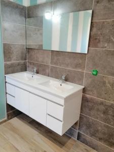 For sale Cabestany 4 rooms 85 m2 Pyrenees orientales (66330) photo 4