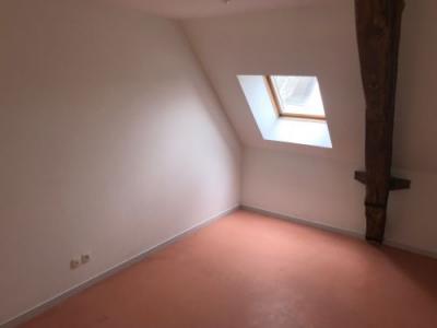 Louer Appartement Chapelle-d'angillon 325 euros