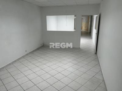 For rent Salon-de-provence 132 m2 Bouches du Rhone (13300) photo 3