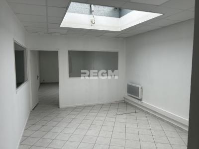 For rent Salon-de-provence 132 m2 Bouches du Rhone (13300) photo 4