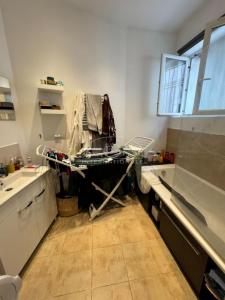 For sale Nimes 2 rooms 48 m2 Gard (30900) photo 2
