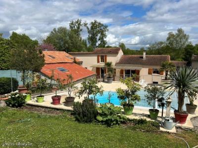 For sale Aigre 6 rooms 163 m2 Charente (16140) photo 0
