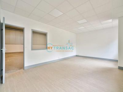 For rent Evry 377 m2 Essonne (91000) photo 2