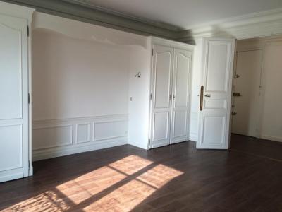 For rent Paris-18eme-arrondissement 3 rooms 80 m2 Paris (75018) photo 2