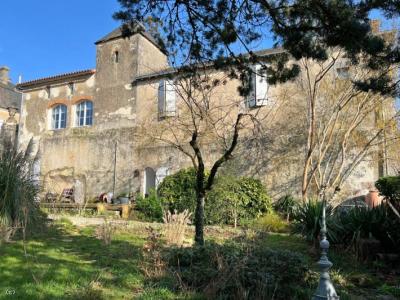 For sale Ruffec 10 rooms 292 m2 Charente (16700) photo 1