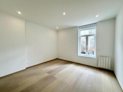For sale Lille 3 rooms 60 m2 Nord (59800) photo 2