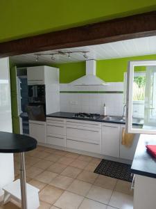 For sale Scaer 6 rooms 90 m2 Finistere (29390) photo 2
