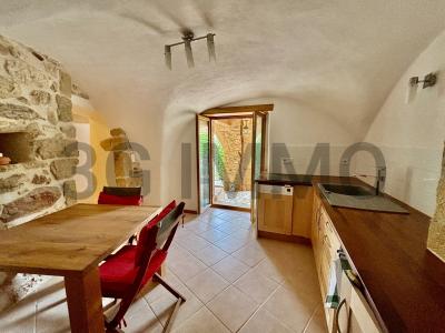 For sale Uzes 11 rooms 213 m2 Gard (30700) photo 2
