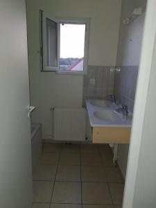 For rent Blanc 4 rooms 86 m2 Indre (36300) photo 4