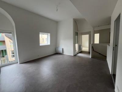 Louer Appartement 82 m2 Chatre