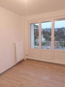 For rent Neuville-sur-saone 2 rooms 45 m2 Rhone (69250) photo 4