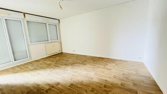 For sale Angers 3 rooms 67 m2 Maine et loire (49100) photo 2