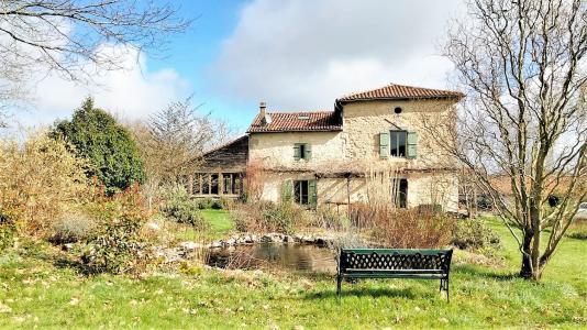 For sale Champagne-mouton Charente 6 rooms 230 m2 Charente (16350) photo 0