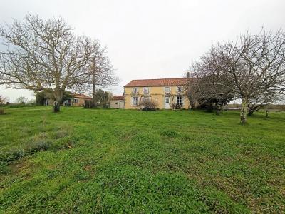 For sale Lussant 13 rooms 396 m2 Charente maritime (17430) photo 0