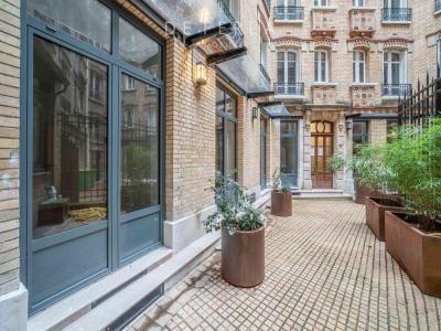 For sale Paris-8eme-arrondissement 3 rooms 57 m2 Paris (75008) photo 1