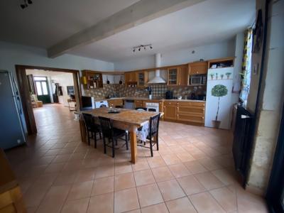 For sale Saint-jean-d'angely 7 rooms 208 m2 Charente maritime (17400) photo 0