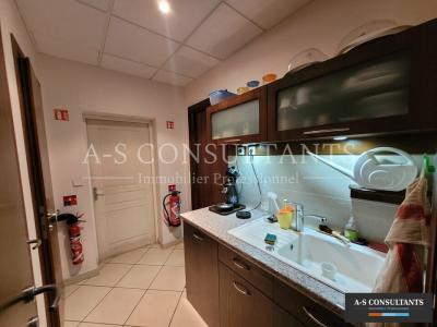 For rent Colombier-saugnieu 1350 m2 Rhone (69124) photo 3