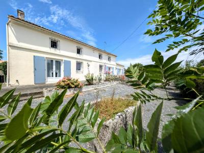 For sale Pons 5 rooms 148 m2 Charente maritime (17800) photo 1