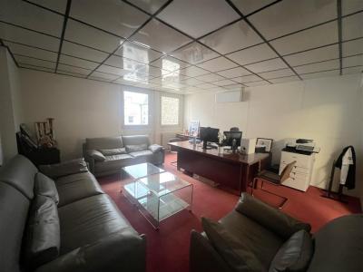 For rent Paris-8eme-arrondissement 143 m2 Paris (75008) photo 2