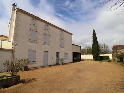 For sale Mauze-sur-le-mignon 6 rooms 188 m2 Deux sevres (79210) photo 2