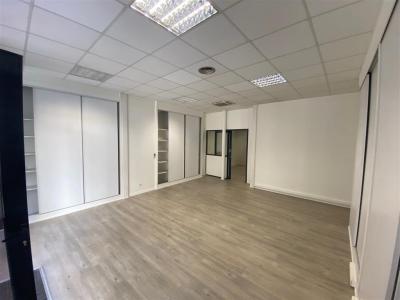 Louer Local commercial 56 m2 Paris-8eme-arrondissement