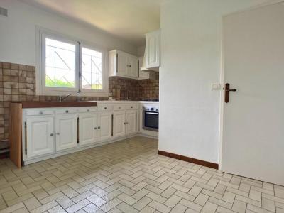 For sale Bassens 4 rooms 80 m2 Gironde (33530) photo 2