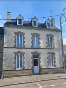 For sale Chateauneuf-du-faou 8 rooms 139 m2 Finistere (29520) photo 0