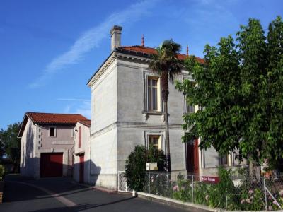 For sale Bourg 5 rooms 230 m2 Gironde (33710) photo 1