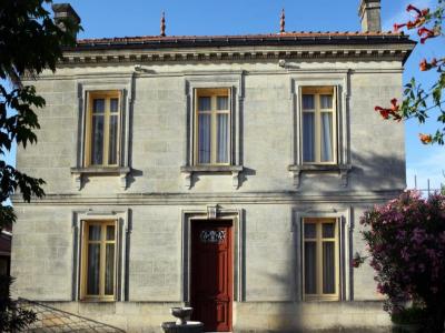 For sale Bourg 5 rooms 230 m2 Gironde (33710) photo 0