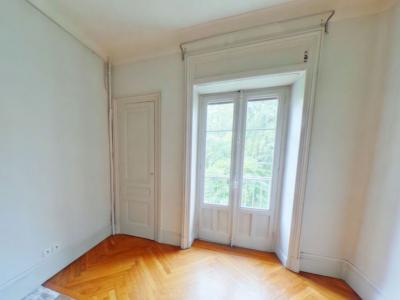 For rent Lyon-6eme-arrondissement 7 rooms 220 m2 Rhone (69006) photo 3