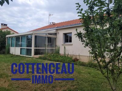 For sale Chemille 4 rooms 95 m2 Maine et loire (49120) photo 0