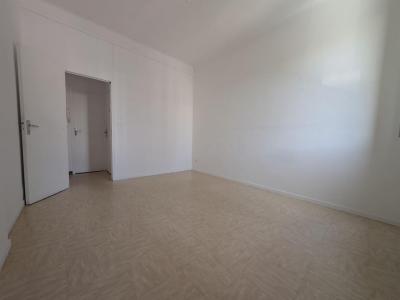 For sale Istres 4 rooms 60 m2 Bouches du Rhone (13800) photo 2