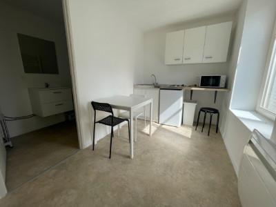 For rent Bordeaux 33000 2 rooms 29 m2 Gironde (33800) photo 0