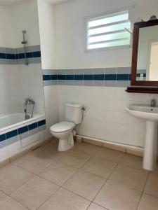 For sale Robert 3 rooms 66 m2 Martinique (97231) photo 3