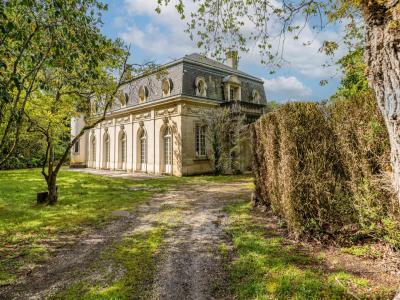 For sale Bordeaux 14 rooms 351 m2 Gironde (33000) photo 1