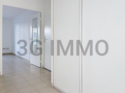 For sale Nimes 2 rooms 50 m2 Gard (30900) photo 1