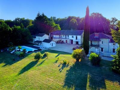 For sale Perigueux 10 rooms 295 m2 Dordogne (24000) photo 2