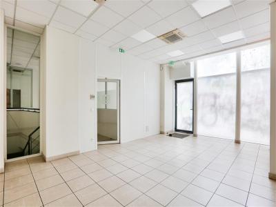 For rent Paris-10eme-arrondissement 109 m2 Paris (75010) photo 1