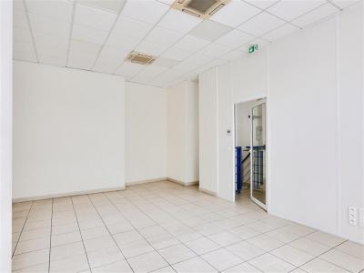 For rent Paris-10eme-arrondissement 109 m2 Paris (75010) photo 3