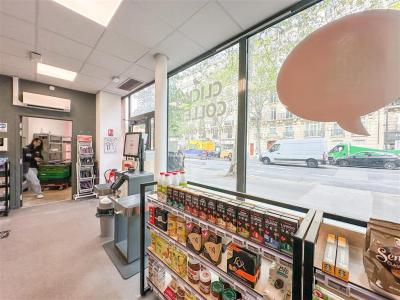 Louer Local commercial 143 m2 Paris-17eme-arrondissement