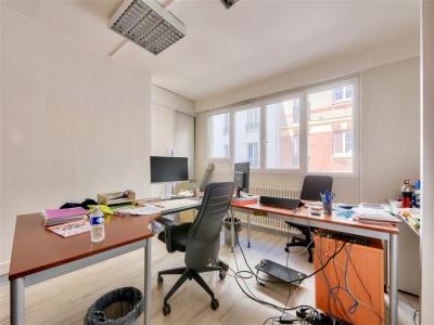 For rent Paris-18eme-arrondissement 170 m2 Paris (75018) photo 2