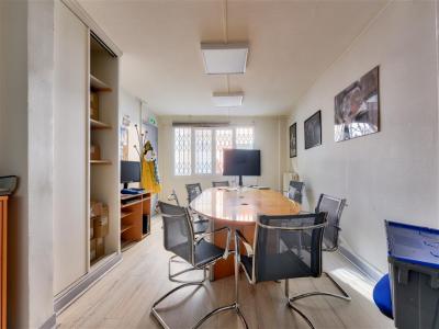 For rent Paris-18eme-arrondissement 170 m2 Paris (75018) photo 3