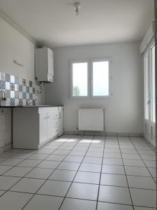 For sale Commentry 5 rooms 120 m2 Allier (03600) photo 3