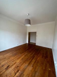 For rent Lyon-7eme-arrondissement 4 rooms 84 m2 Rhone (69007) photo 1