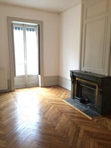 For rent Lyon-6eme-arrondissement 3 rooms 113 m2 Rhone (69006) photo 2