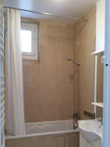 Louer Appartement Courbevoie 900 euros