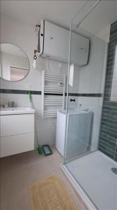 For rent Courbevoie 2 rooms 38 m2 Hauts de Seine (92400) photo 4