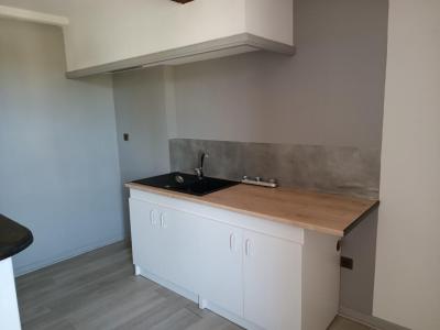 Louer Appartement 54 m2 Peyrens