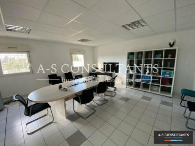 Louer Commerce 1748 m2 Valence